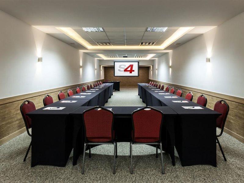 Hotel S4 Aguas Claras 4*